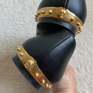 Alexandar McQueen Black Flsts With gold Skills And Spikes